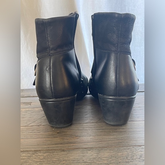 Clarks Bendables Black Leather Ankle Zip Boots Women's 9W Style 62423 - Picture 9 of 10